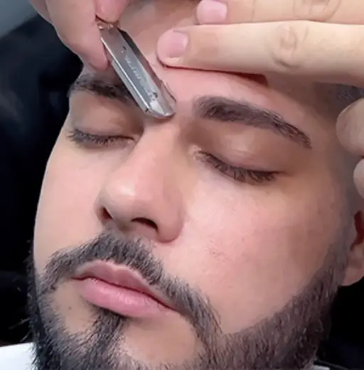Cabelo barba sobrancelho navalha